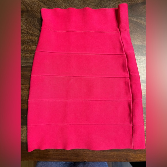BCBG Maxazria Ribbed Mini Skirt Hot Pink Size Small - Picture 3 of 3